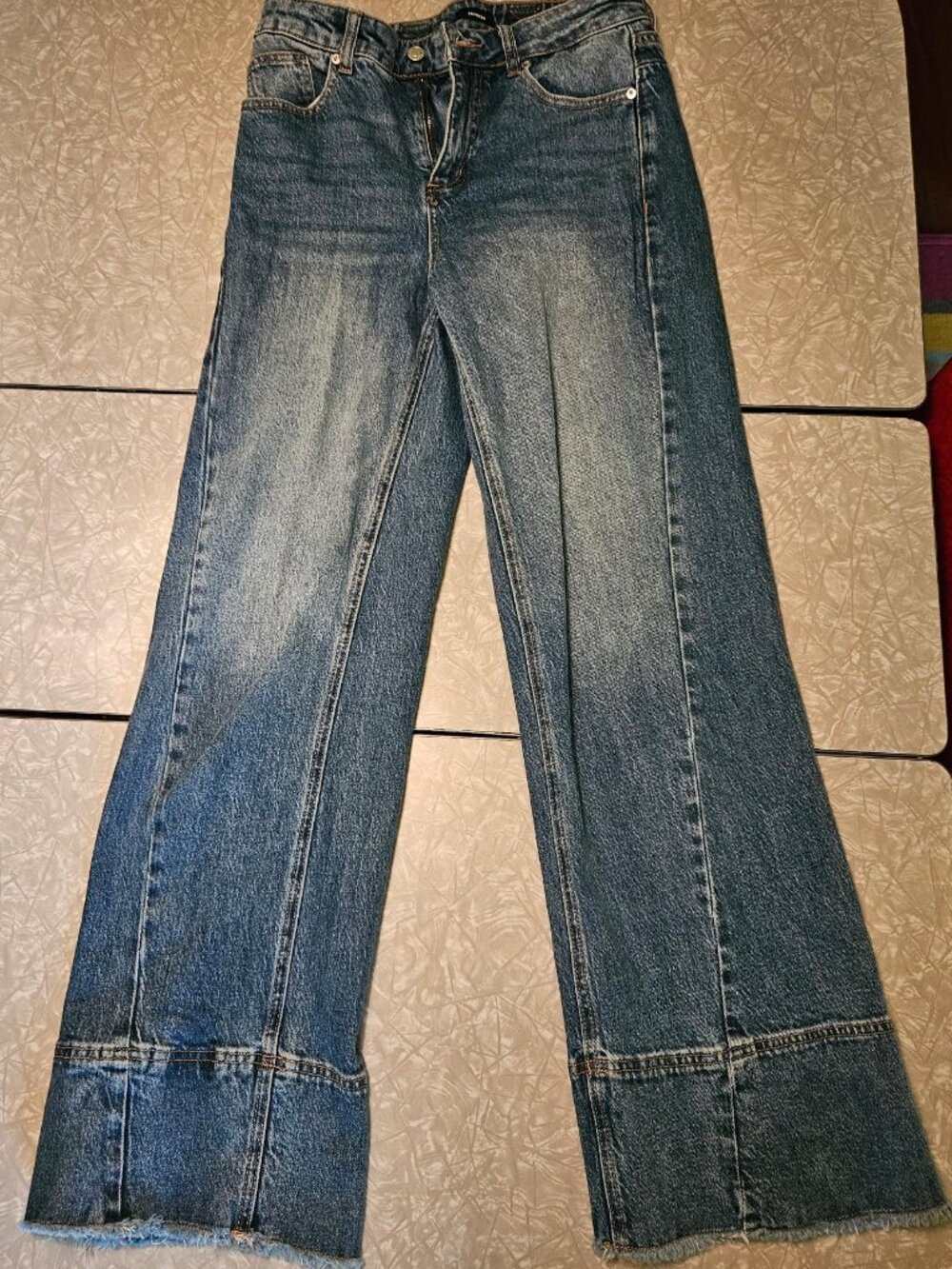 LIKE NEW!! Express women's relaxed wide leg jeans